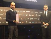 جوارديولا يفوز بجائزة أفضل مدرب فى الدورى الإنجليزى