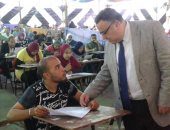 نائب رئيس جامعة الإسكندرية يتفقد امتحانات التيرم الثانى ويؤكد على منع الغش