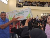 صور.. الداخلية تقدم مساعدات لـ350 أسرة فى الأقصر بمناسبة شهر رمضان