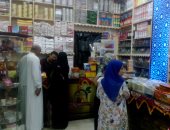 صور.. إقبال من المواطنين على شراء ياميش رمضان بعد انخفاض أسعاره بالغربية