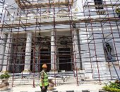 استعدادا لاستقبال الرئيس.. العمال يواصلون تزيين البرلمان رغم الصيام