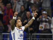 قميص ممفيس ديباي متاح فى متاجر برشلونة قبل توقيعه للبارسا.. صور 