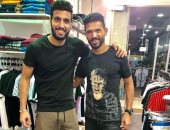 لاعب المصرى ينشر صورة برفقة أحمد الشناوى