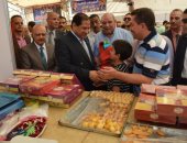 صور .. محافظ الغربية يفتتح معارض أهلا رمضان بمدينة طنطا