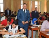  صور.. رئيس جامعة المنوفية فى جولة تفقدية لإمتحانات الصيدلة والهندسة 