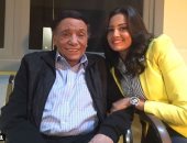 بشرى تنشر فيديو لمظاهر الاحتفال بعيد ميلاد عادل إمام فى كواليس عوالم خفية