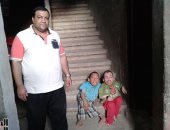 صور.. مأساة شقيقان بسوهاج يعانيان من عيب خلقى بالأطراف ويحلمان بكرسى متحرك 