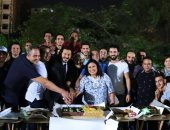 مصطفى شعبان يحتفل بعيد ميلاده فى كواليس "أيوب".. ويشكر أبطال مسلسله