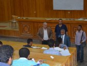 صور.. نائب رئيس جامعة الأزهر يتفقد لجان امتحانات الزراعة والتربية بأسيوط