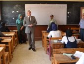 محافظ السويس يتفقد لجان إمتحانات الدبلومات الفنية 
