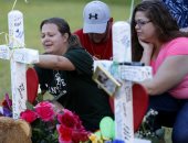 وقفة بالورود على ضحايا حادث إطلاق النار بولاية تكساس الأمريكية