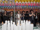 الكوريون يصلون فى عيد ميلاد بوذا للتغلب على كورونا