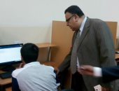 نائب رئيس جامعة الإسكندرية يتابع امتحانات المكفوفين بتجربة الاختبارات الإلكترونية