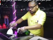 فيديو.. طعام الملوك بقى فى سندوتش.. أحمد مكى يؤسس أول عربة لحم نعام فى مصر