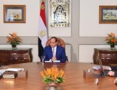 الرئيس يجتمع بشريف إسماعيل و"شاكر" لمتابعة جهود تحديث وتطوير قطاع الكهرباء