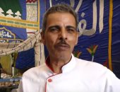 فيديو.. أشهر طباخ بموائد الرحمن: بطبخ ألف فرخة كل يوم غير الحلو
