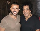 سامو زين ينشر صورته مع محمد منير: "الكينج حبيبى وأخويا الكبير"