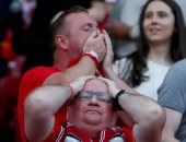 شاهد.. رد فعل جماهير ليفربول بعد إصابة محمد صلاح فى نهائى الأبطال