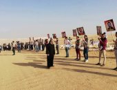 شباب وخدام يلتقطون صورا بأماكن استشهاد 28 قبطيا بدير الأنبا صموئيل بالمنيا