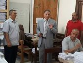 وكيل تعليم دمياط يتفقد أعمال كنترول الإعدادية ويؤكد على مراعاة الدقة فى العمل