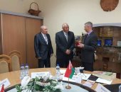 محافظ الوادى الجديد يبحث تطوير العمل التجارى والصناعى مع وزير التجارة البيلاروسى