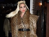 شاهد إطلالة ليدى جاجا أثناء خروجها من الاستوديو فى نيويورك
