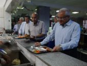 صور ... رئيس جامعة المنيا يشارك طلاب المدن الجامعية إفطار رمضان