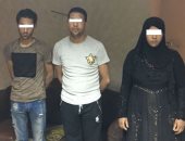 عصابة مسلحة تقودها سيدة تسطو على السيارات بالطريق الزراعى