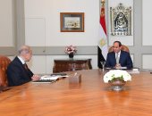السيسي يستعرض جهود تحفيز الاستثمار خلال اجتماعه بشريف إسماعيل وسحر نصر