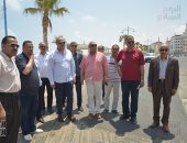 فيديو وصور.. محافظ مطروح يتابع أعمال تطوير ميادين وشوارع وكورنيش المحافظة