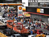صور..تفاقم أزمة الوقود فى البرازيل وتكدس السيارات بسبب إضراب سائقى الشاحنات