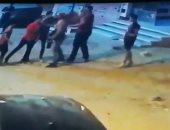قارئ يشارك بفيديو واقعة اعتداء قائد سيارة على أطفاله بسبب لعب الكرة
