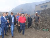 سكرتير عام المنوفية يتابع عملية نقل 70 ألف طن مخلفات من مقلب منوف العمومي