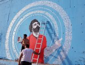 صور.. شاب لبنانى يرسم جرافيتى لـ"محمد صلاح" على جدارية ببلدة برجا اللبنانية