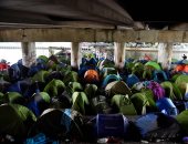 إجلاء مئات المهاجرين غير الشرعيين من مخيم مؤقت فى فرنسا