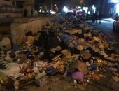 شكوى من تراكم القمامة أمام محطة ترام السيوف بالإسكندرية