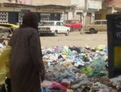 شكوى من تراكم القمامة بشارع السادات فى محافظة الإسكندرية