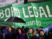 صور.. آلاف النساء يتظاهرن فى الأرجنتين من أجل تشريع الإجهاض