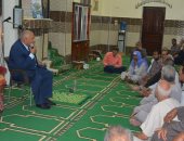 محافظ الوادي الجديد يوجه برصف طريق ميدان الشهداء بالخارجة