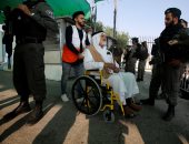 فلسطينيون يعبرون الحواجز الإسرائيلية لأداء صلاة الجمعة بالمسجد الأقصى.. صور