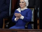 قرينة الرئيس تظهر بأزياء من تصميم مصرى خالص فى مراسم "حلف اليمين".. صور 