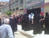 صور..  طلاب كفر الشيخ : الامتحان جاء فى مستوى الطالب المتوسط