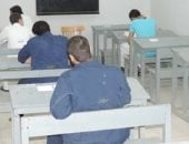 طلاب الثانوية العامة يؤدون الامتحانات داخل السجون