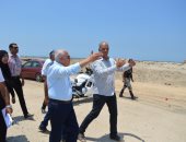 محافظ بورسعيد يتابع سير العمل فى منفذ الجميل الجديد "صور "