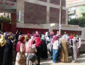 صور.. طوابير الطلاب أمام مدارس المحافظات قبل بدء امتحانات الثانوية العامة