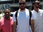فيديو وصور.. وصول كريم بنزيما لاعب ريال مدريد الإسبانى لمطار الغردقة