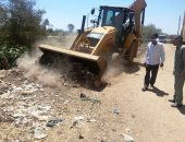 صور.. رفع 15 طن قمامة ومخلفات صلبة فى حمله بمدينة المراغة بسوهاج