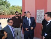 محافظ قنا وأعضاء برنامج التنمية المحلية يتفقدون المجمع الصناعى بمنطقة المعنا