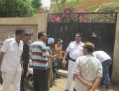 صور.. أولياء الأمور بالأقصر يتوجهون بأبنائهم للجان امتحانات الثانوية