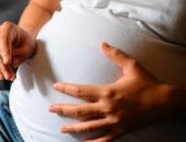 دراسة: تدخين الحشيش يضر بالأجنة حتى بعد سنوات من توقف الوالدين